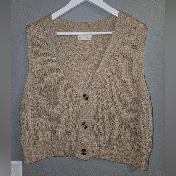 becool Sweaters - Becool Tan Knit Sweater Vest Size Medium/Large